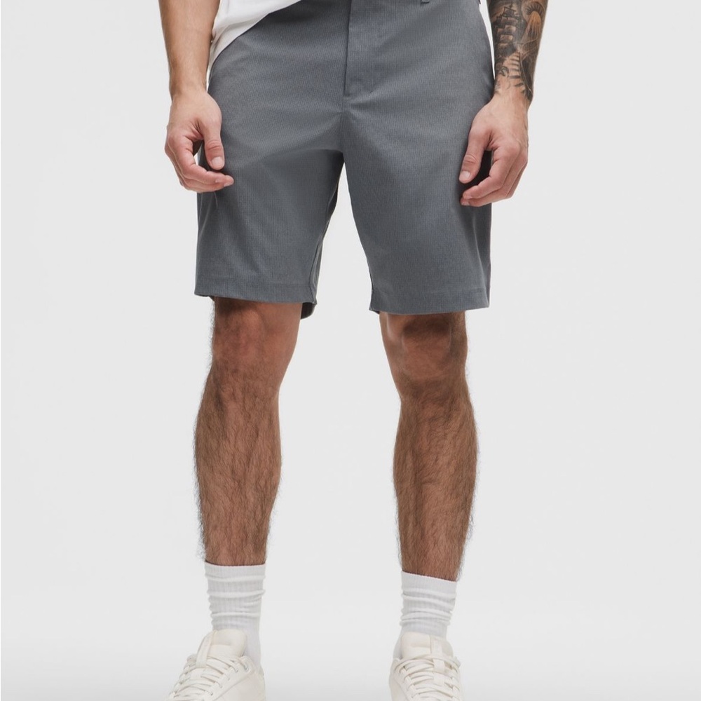 Lululemon Athletica Men's Charcoal ABC shorts 9” inseam size 28